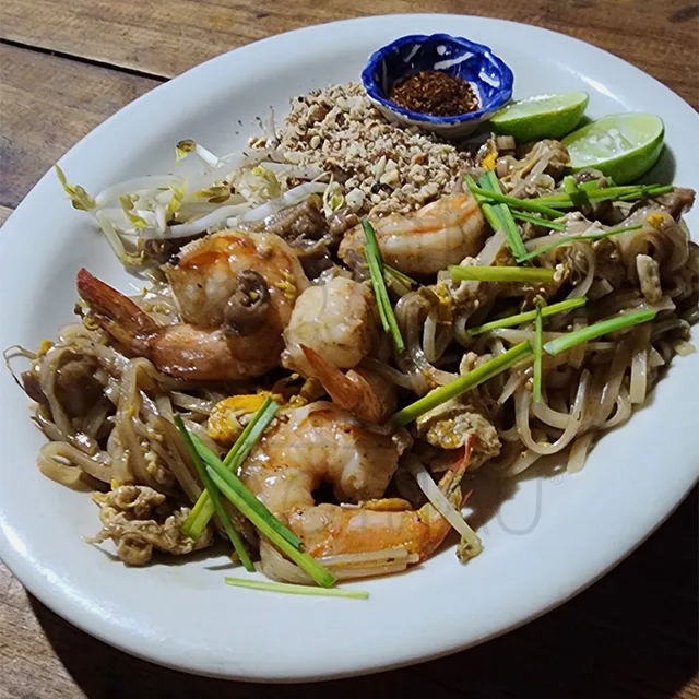 Pad Thai con res & camarones