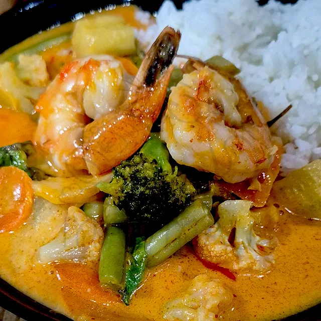Curry Rojo con camarones